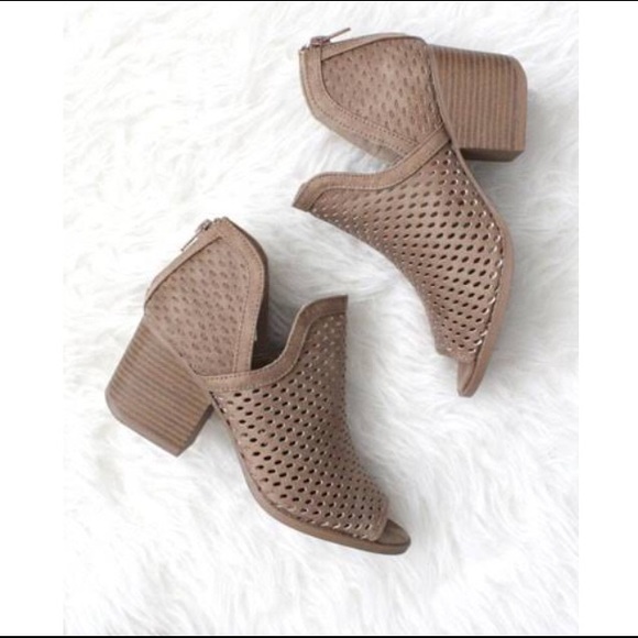 qupid perforated booties